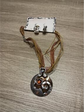 Vintage Style Brown and Orange Pendant Necklace with Matching Earrings Set